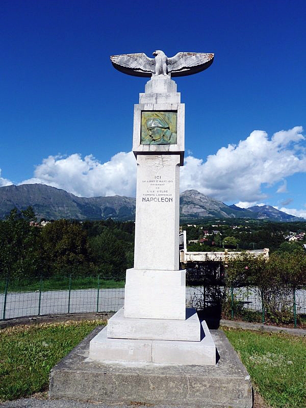La stèle Napoléon - La Fare-en-Champsaur