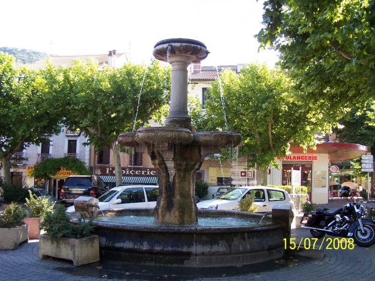 La fontaine - Laragne-Montéglin