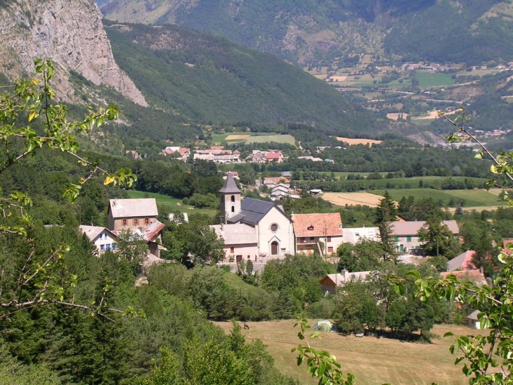 Coeur du village et église - Le Glaizil