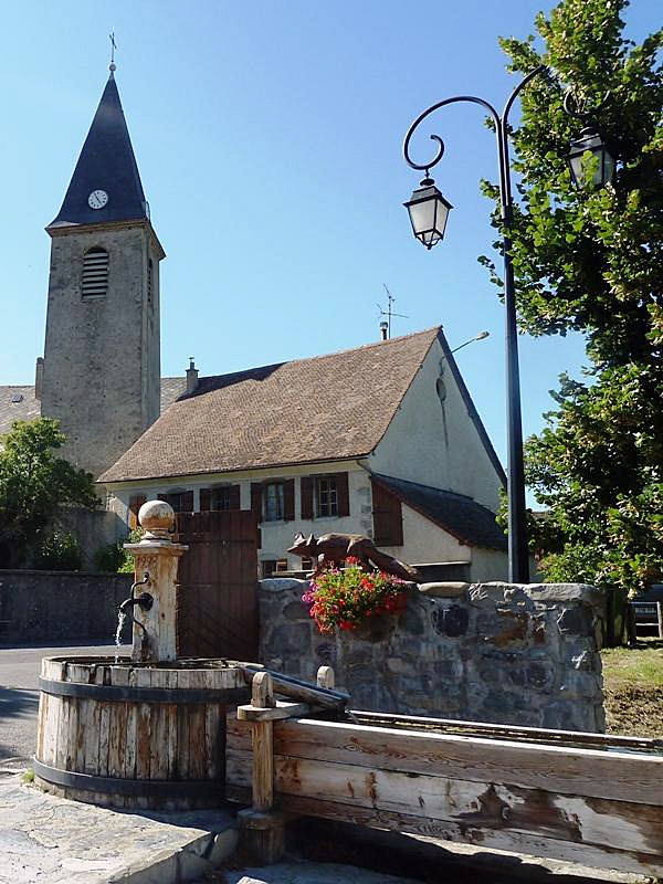 Vers l'église - Poligny