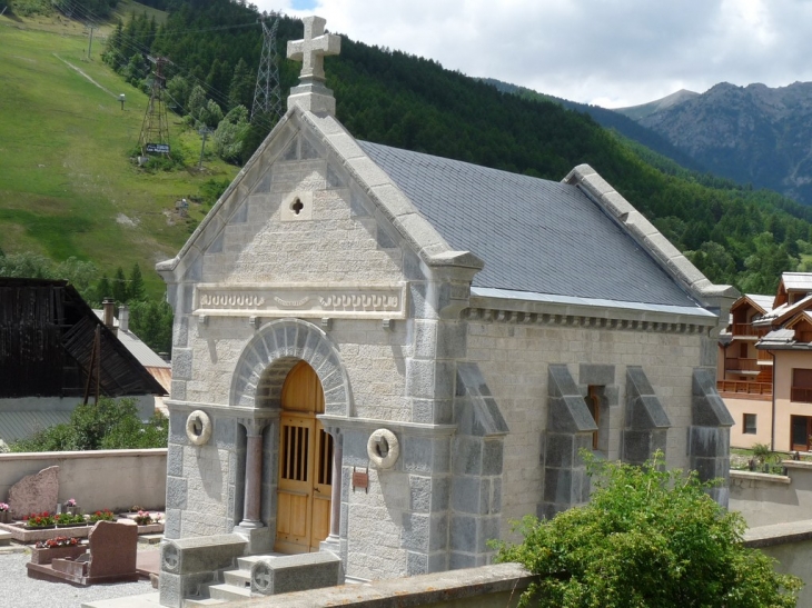 Autour de l'église à Chantemerle - Saint-Chaffrey