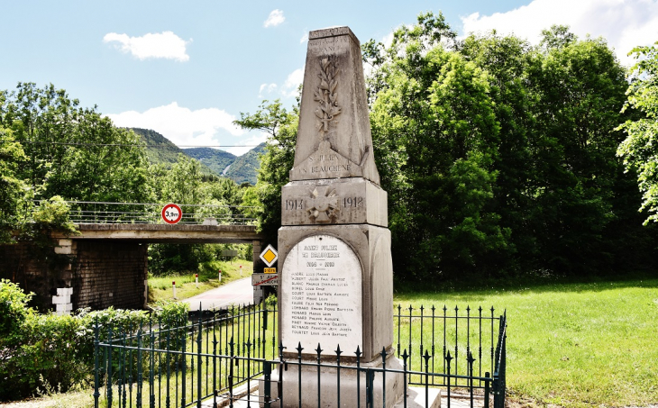 Monument-aux-Morts - Saint-Julien-en-Beauchêne