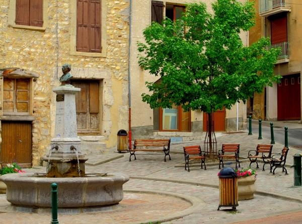 La place Adrien Ruelle - Veynes