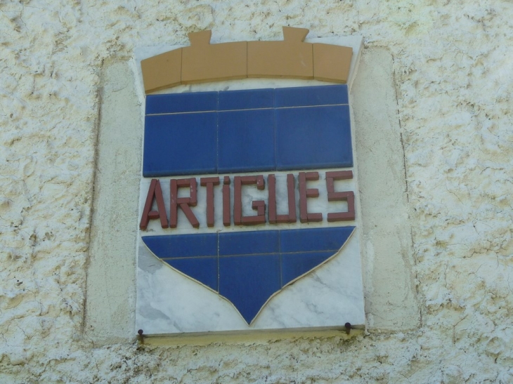 Le blason de la commune - Artigues