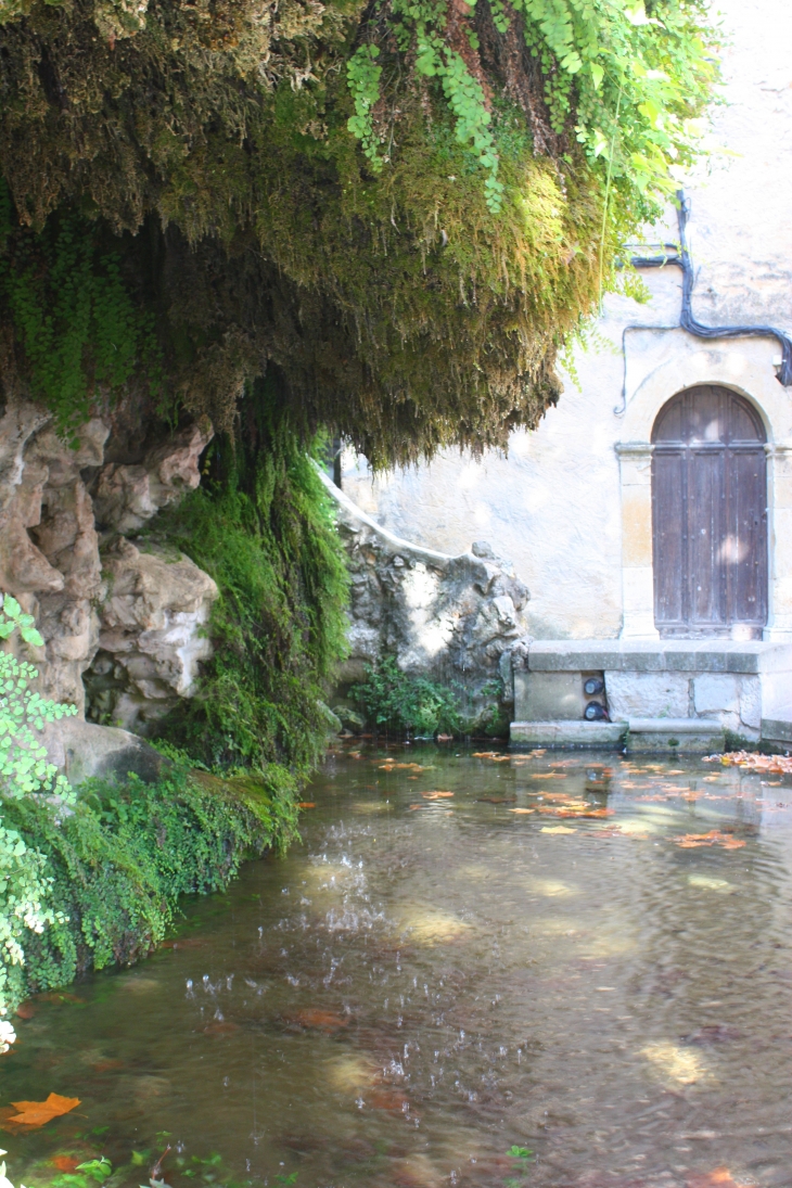 Fontaine de Bagnols en forêt - Bagnols-en-Forêt