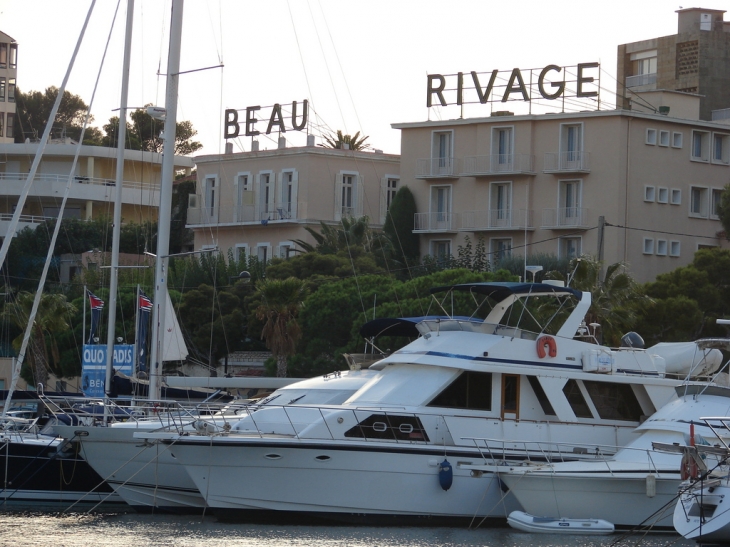 Le Port et l'Hôtel Beau Rivage - Bandol