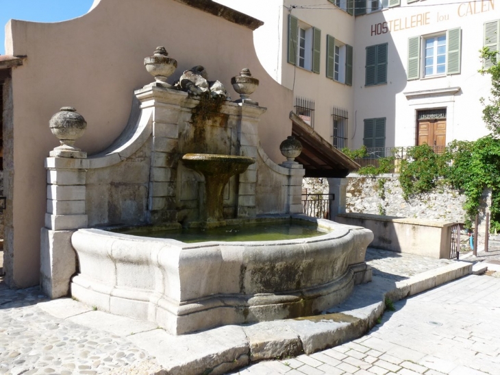 Fontaine de la cascade - Cotignac