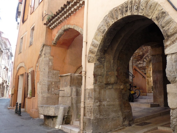 Porte de la vieille ville - Cuers