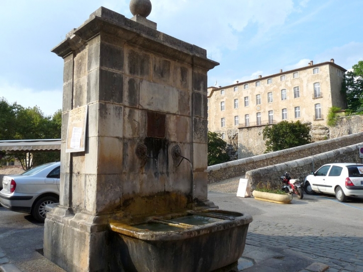 La fontaine de la place , 1780 - Entrecasteaux