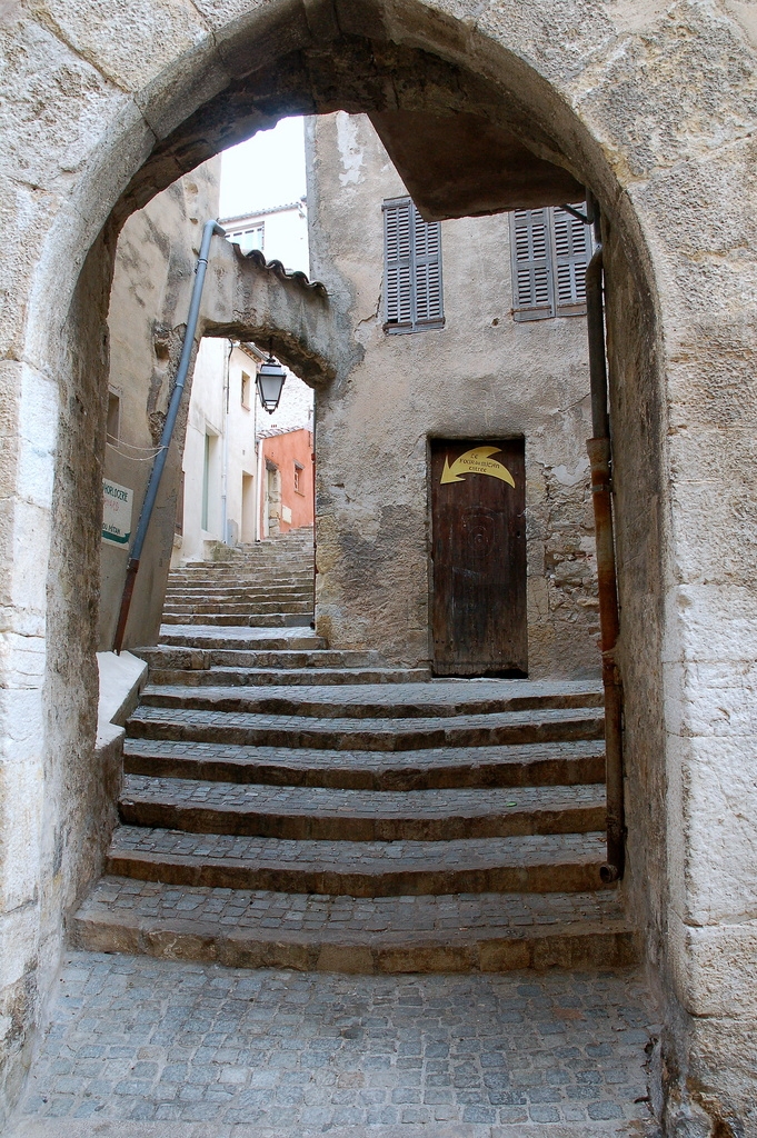 Porte et ruelle en escaliers - Fayence