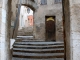 Porte et ruelle en escaliers