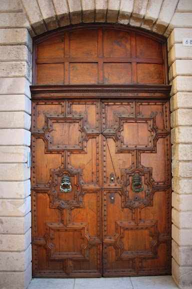 Une porte à Fréjus