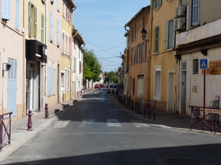 Avenue de la Liberation - La Crau