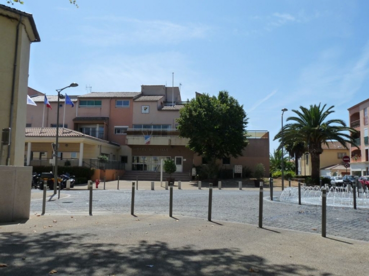 L'Hotel de ville - La Crau
