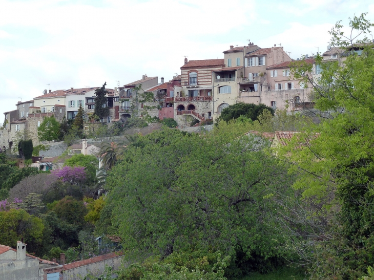 Maisons sur les remparts - Le Castellet