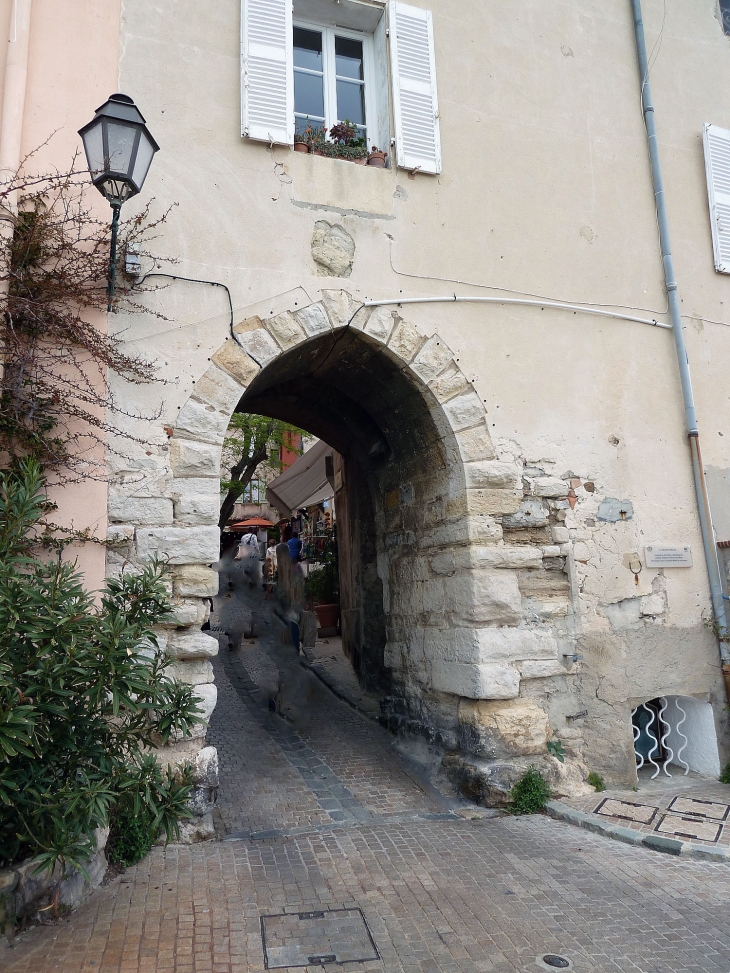 Le grand portail - Le Castellet