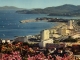 Vue générale. Au loin le port de la Favière, le Cap Bénat  et l'ile de Port Cros (carte postale de 1970)