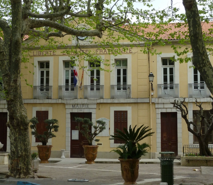 La mairie - Le Revest-les-Eaux