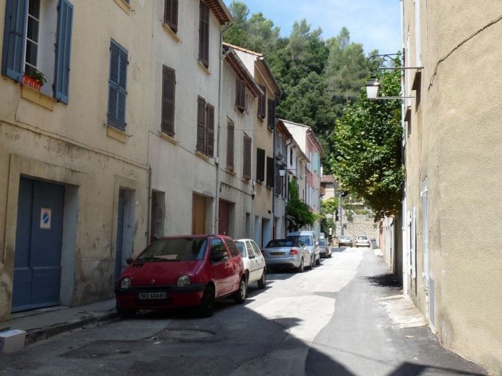 La rue neuve - Méounes-lès-Montrieux