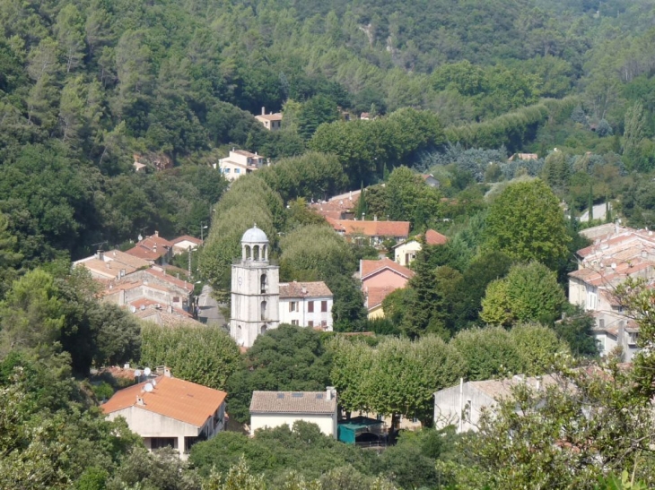 Le village et son église - Méounes-lès-Montrieux