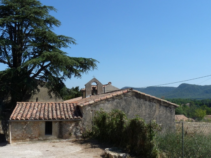 La chapelle de la Miséricorde ou des pénitents blancs , datée de 1623 - Nans-les-Pins