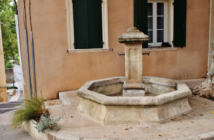 Fontaine - Néoules