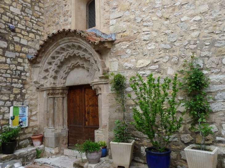 La porte de L'eglise abbatiale Saint Hilaire - Ollières