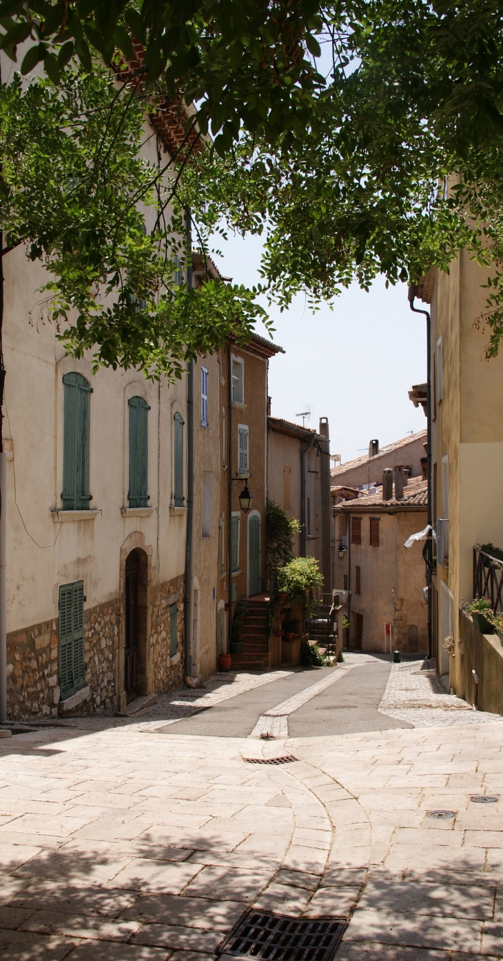 Photo à Régusse (83630) Régusse, 148352