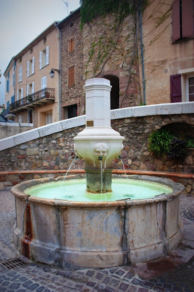 Fontaine à Roquebrune sur Argens - Roquebrune-sur-Argens