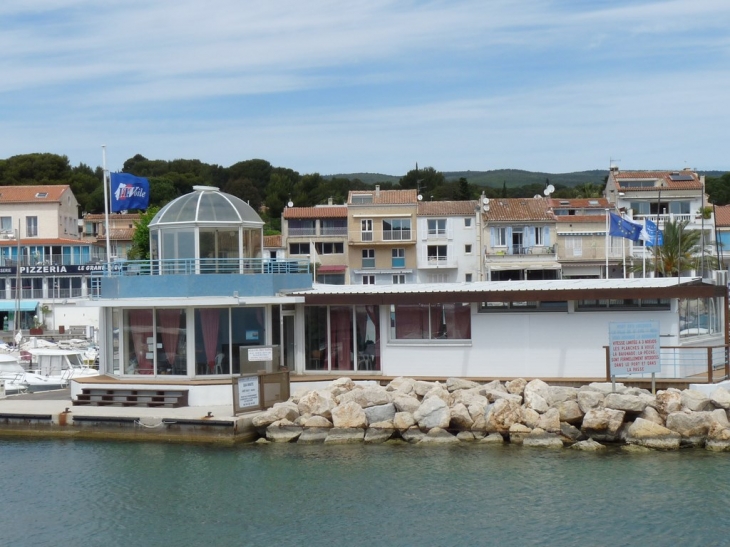 Sur le port des Lecques - Saint-Cyr-sur-Mer