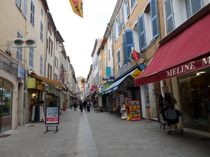 Rue du Général de Gaulle - Saint-Maximin-la-Sainte-Baume