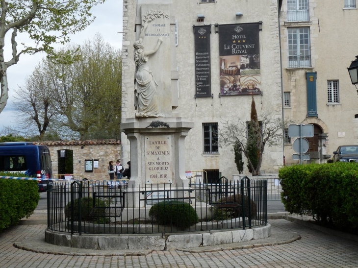 En souvenirs , place de la Victoire - Saint-Maximin-la-Sainte-Baume