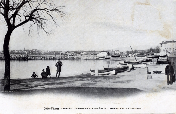 Fréjus dans le lointain, vers 1905 (carte postale ancienne). - Saint-Raphaël