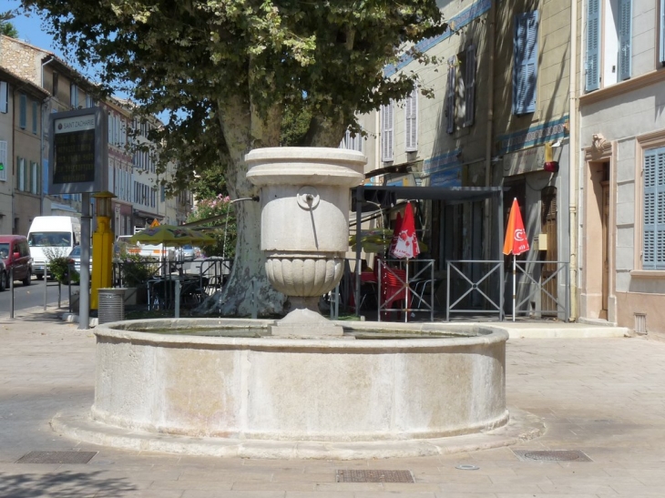 La fontaine du Lion d'Or - Saint-Zacharie