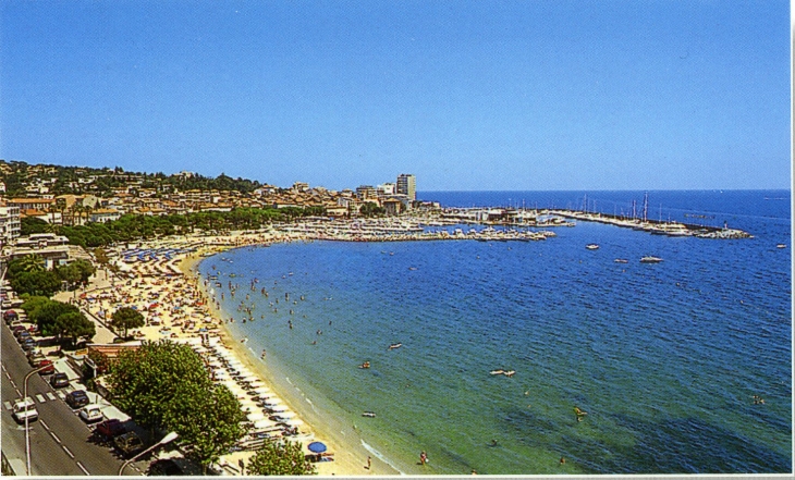 La Plage du Centre Ville et le Port (carte postale de 1990) - Sainte-Maxime