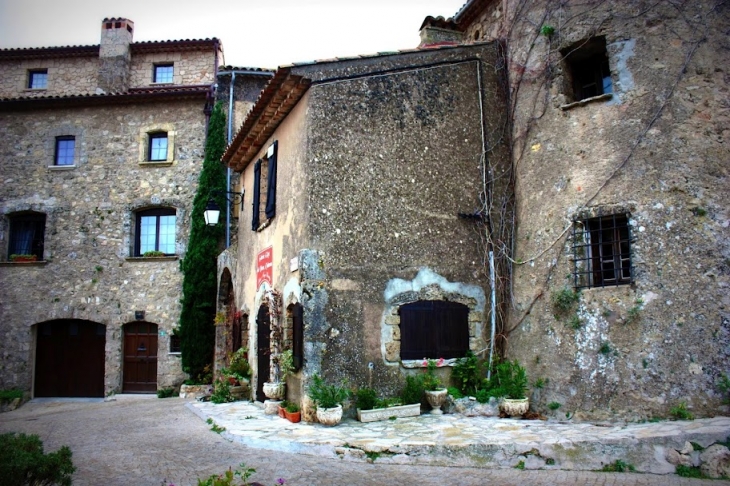 Tourtour village