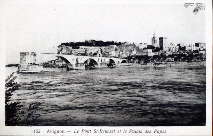 Le pont Saint Bénézet et la Palais des Papes, vers 1930 (carte postale ancienne). - Avignon