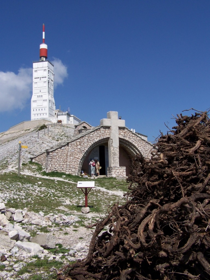 Le Ventoux : la chapelle Sainte-Croix et l'observatoire météorologique - Bédoin