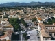 Vue générale aérienne - Centre ville - Au fond, les Dentelles de Montmirail (carte postale de 1960)