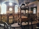 Intérieur de la Synagogue la plus vieille de France - Au fond les Tables de la Loi. (carte postale de 1960)