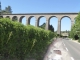 Photo suivante de Fontaine-de-Vaucluse le pont aqueduc de Galas permettant au canal de traverser la Sorgue
