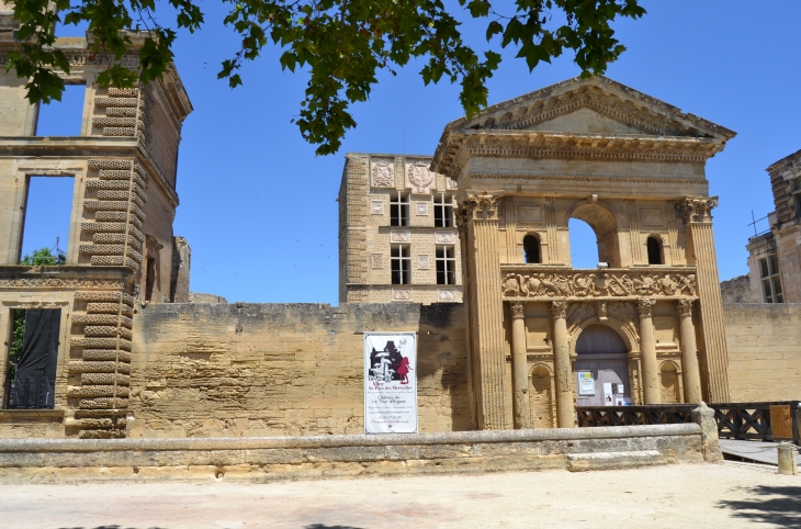   Château De La Tour-D'Aigues 11 Em Siècle 