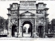 Photo suivante de Orange Arc de triomphe (Arc de Marius), érigé vers l'an 102 avant Jesus Christ - Façade Nord, vers 1920 (carte postale ancienne).