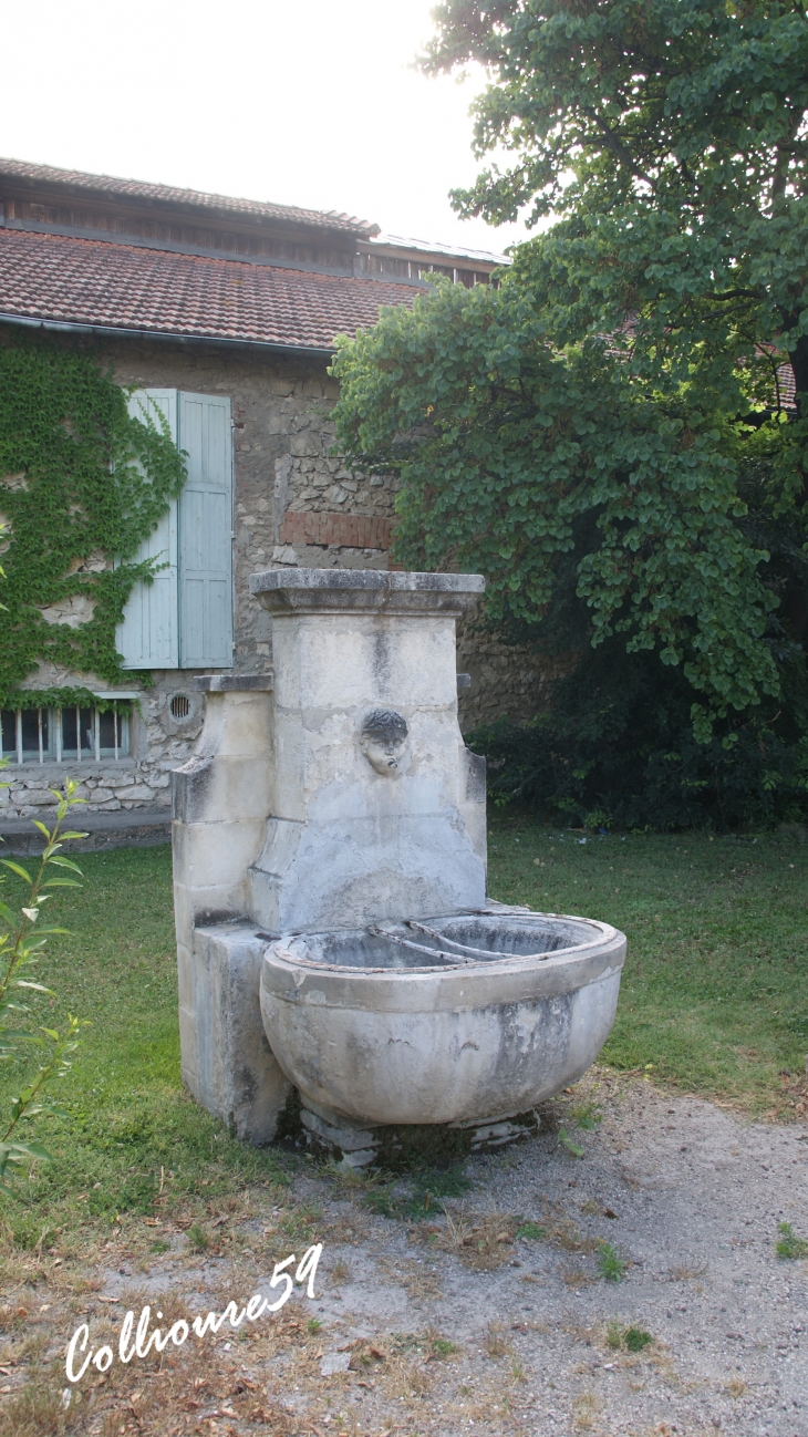  - Pernes-les-Fontaines