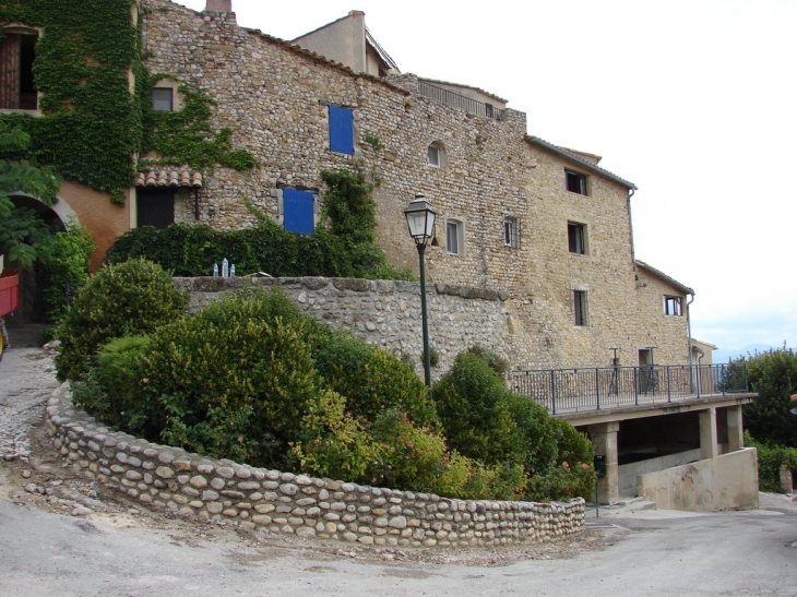 Dans les rues du Village - Rasteau