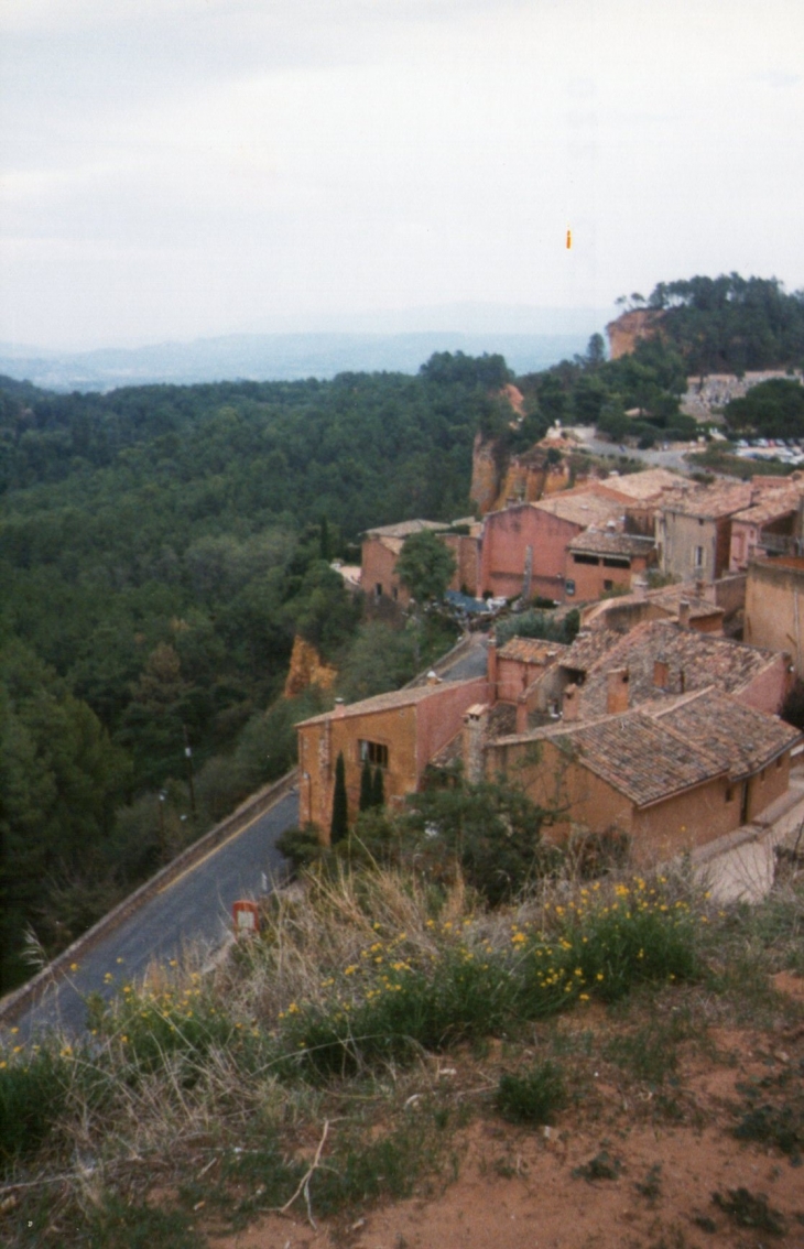 Une vue du village - Roussillon