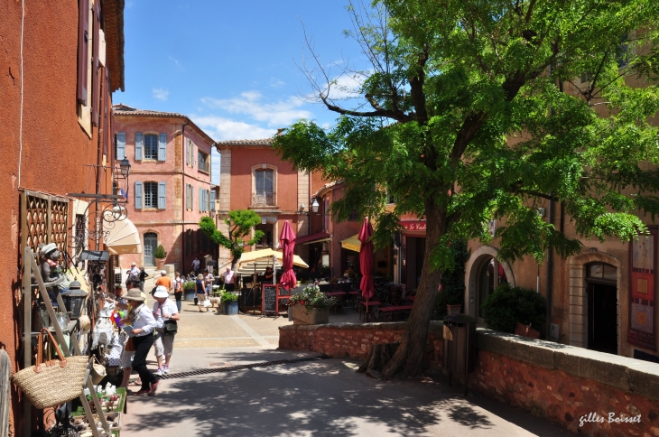 Roussillon, au cœur du village