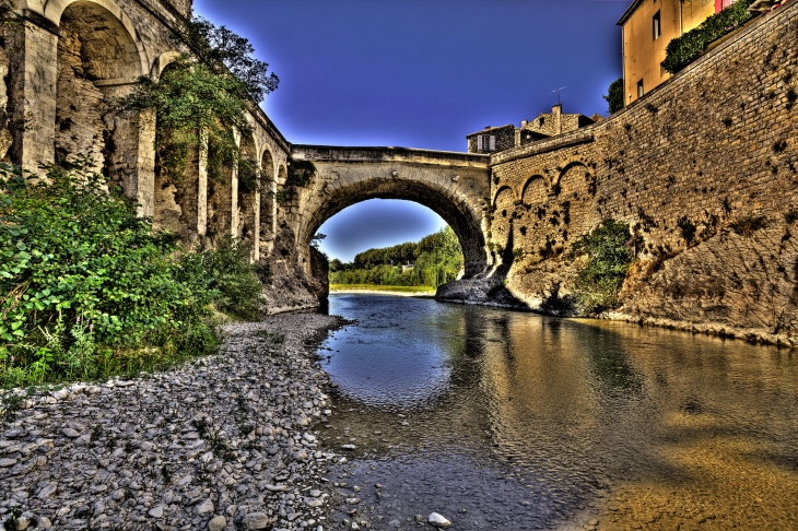 Le pont romain vue 1 - Vaison-la-Romaine