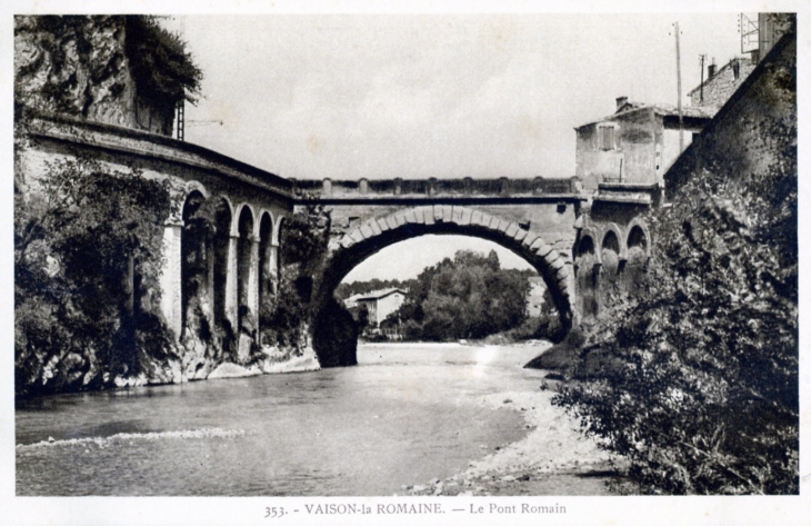 Le Pont Romain, vers 1920 (carte postale ancienne). - Vaison-la-Romaine