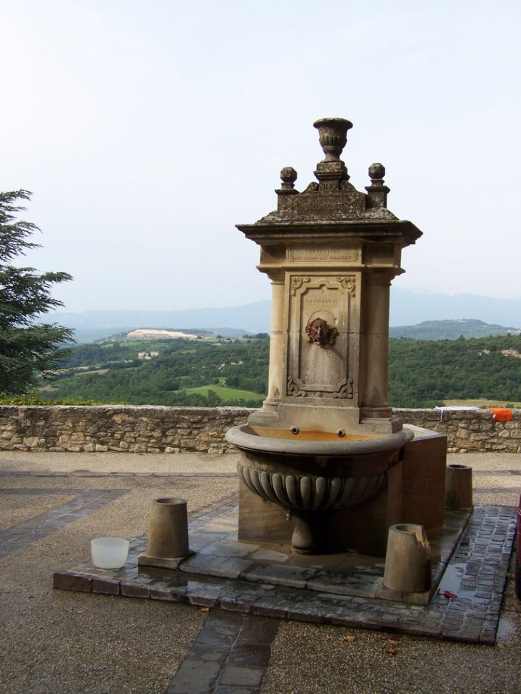 Fontaine du centenaire de la réunion du Comtat à la France - Venasque